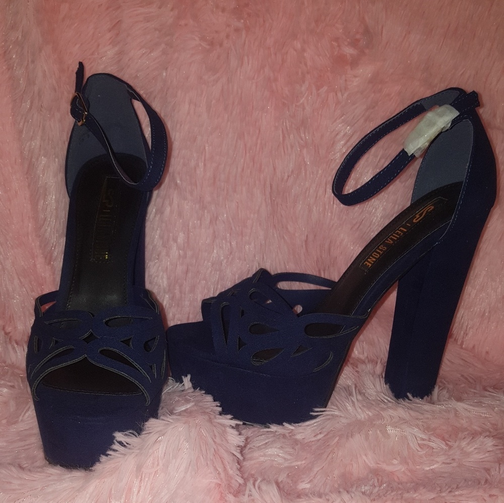 NWOT Leila Stone blue block heel